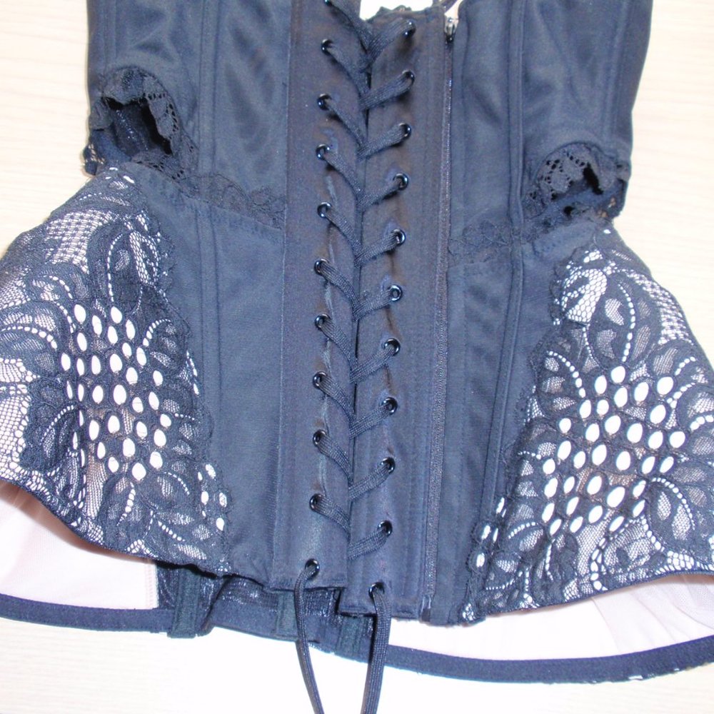 Gorgeous Corset Lingerie Nude & Black Lace - NWT - Picture 4 of 16